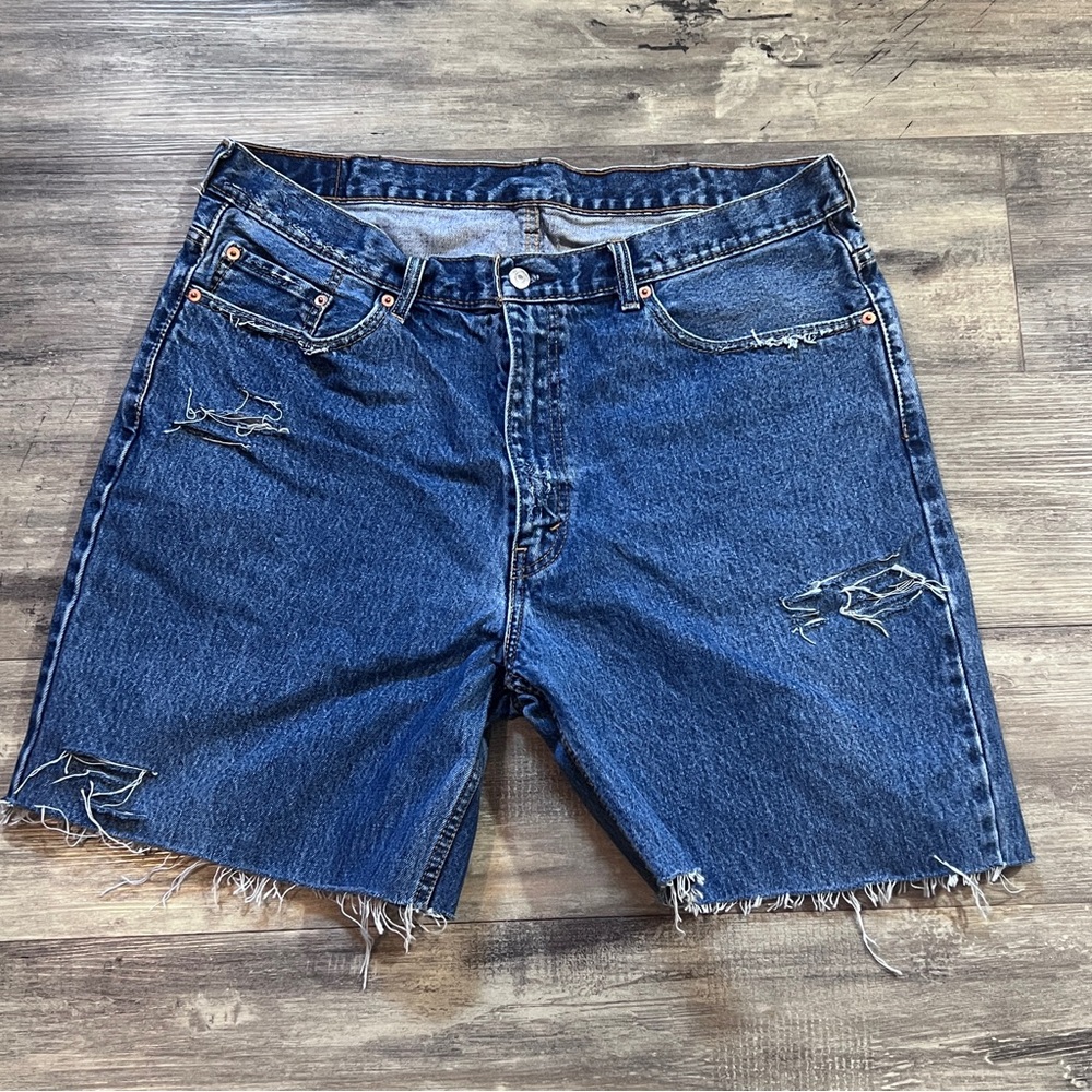 VTG Levi’s 560 Cutoff Distressed Jean Shorts SZ 40